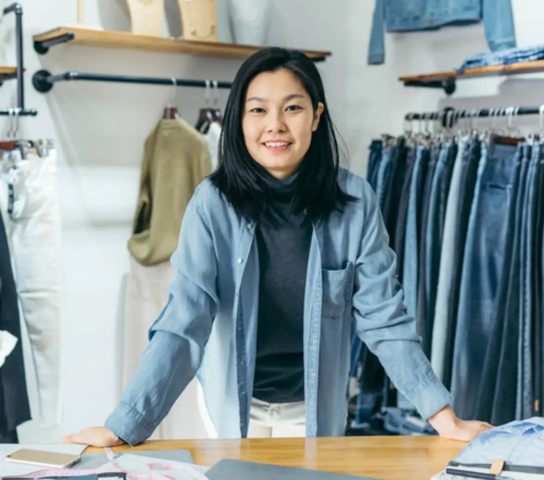 Business professional using LinkedIn automation tools